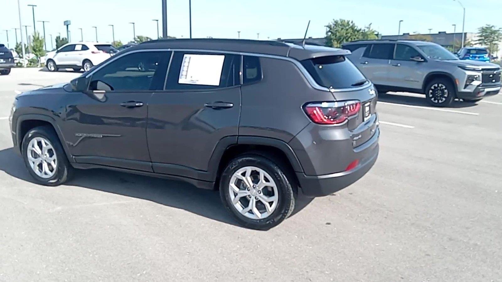 Used 2024 Gray Jeep Latitude 4x4 image 6