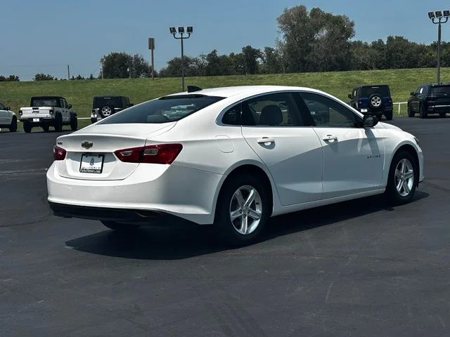 Used 2022 White Chevrolet LS image 7