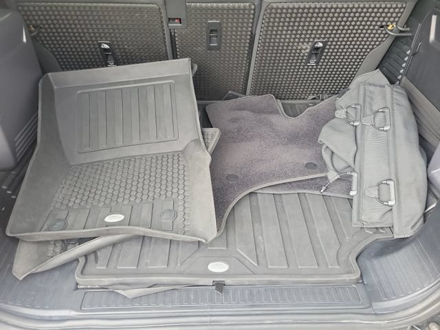 Used 2022 Santorini Black Metallic Land Rover XS Edition image 5