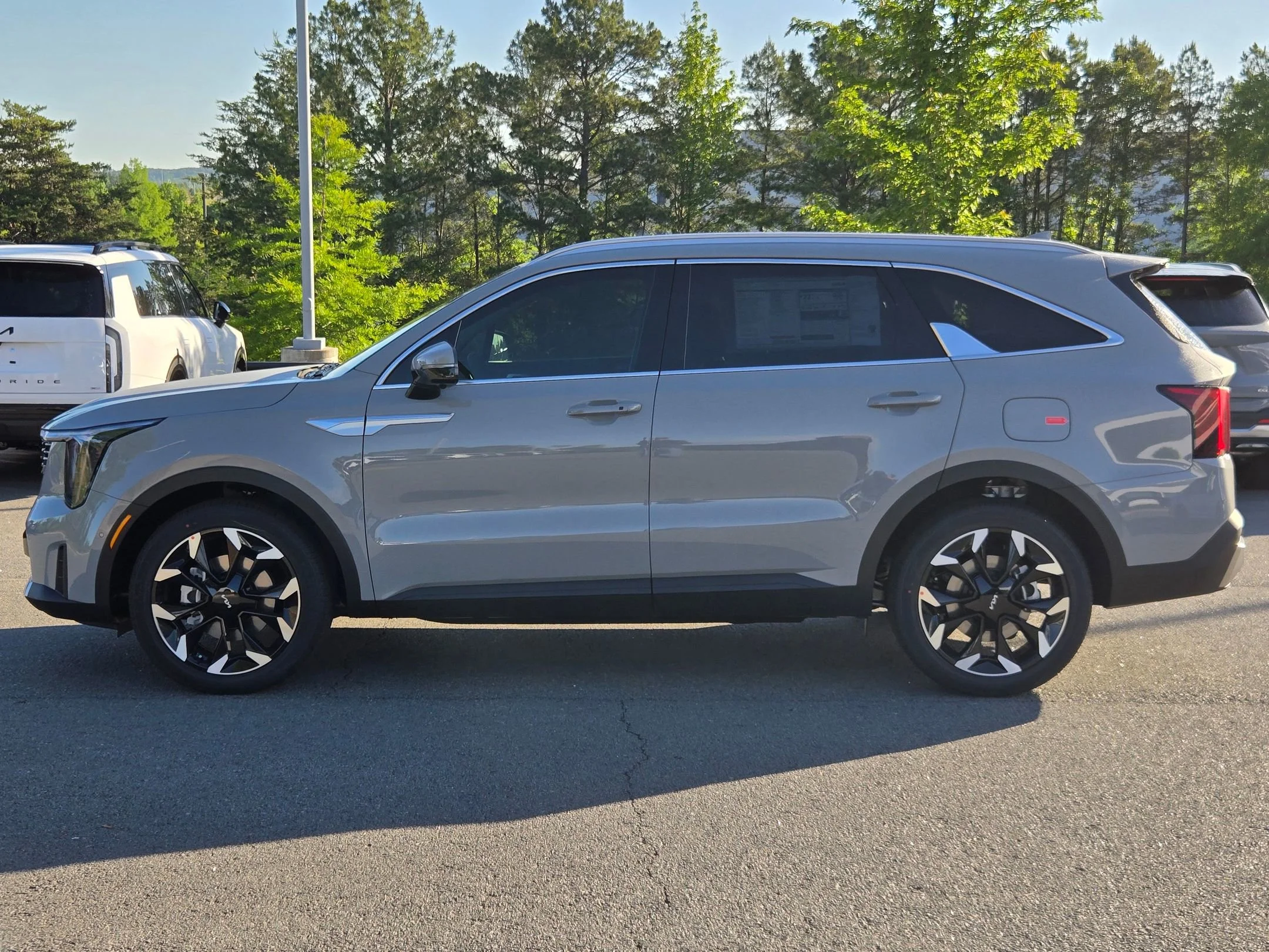 New 2026 Wolf Gray Kia SX image 4