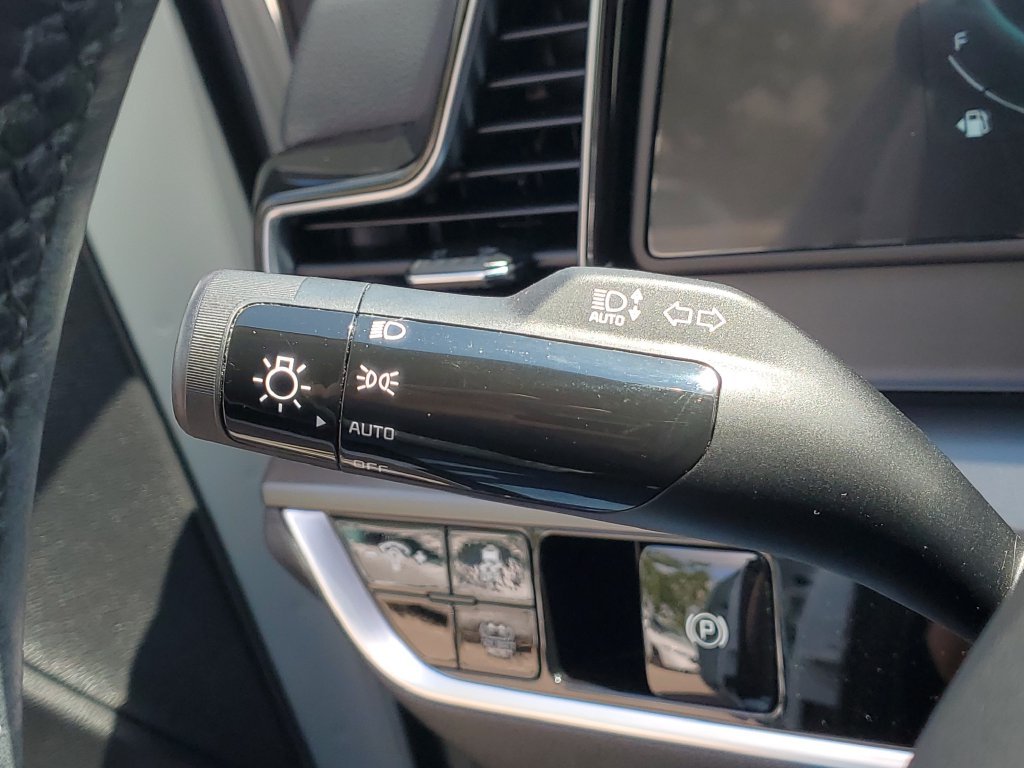 Used 2024 White Kia EX image 18