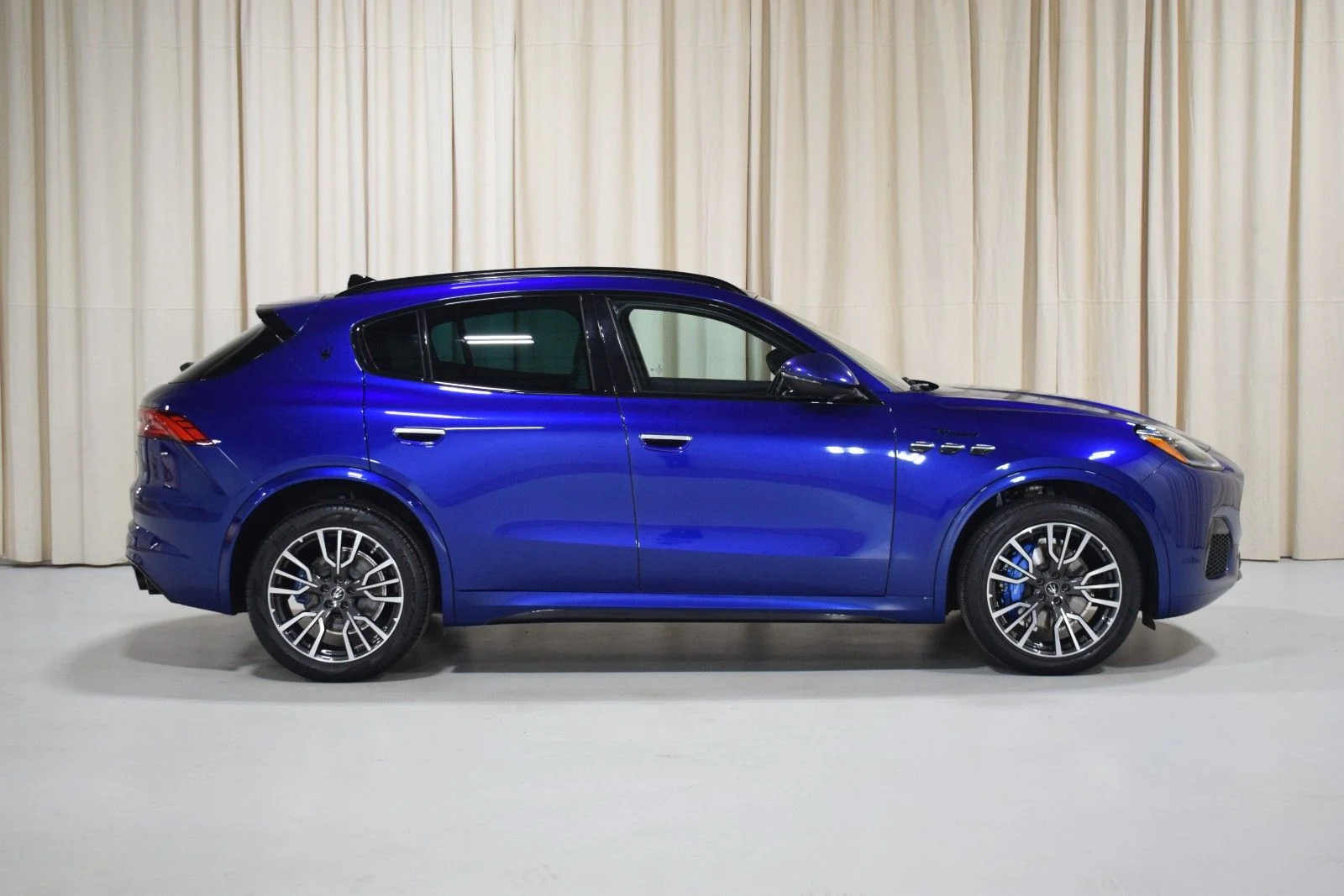 Certified Used 2023 Blue Maserati  image 16