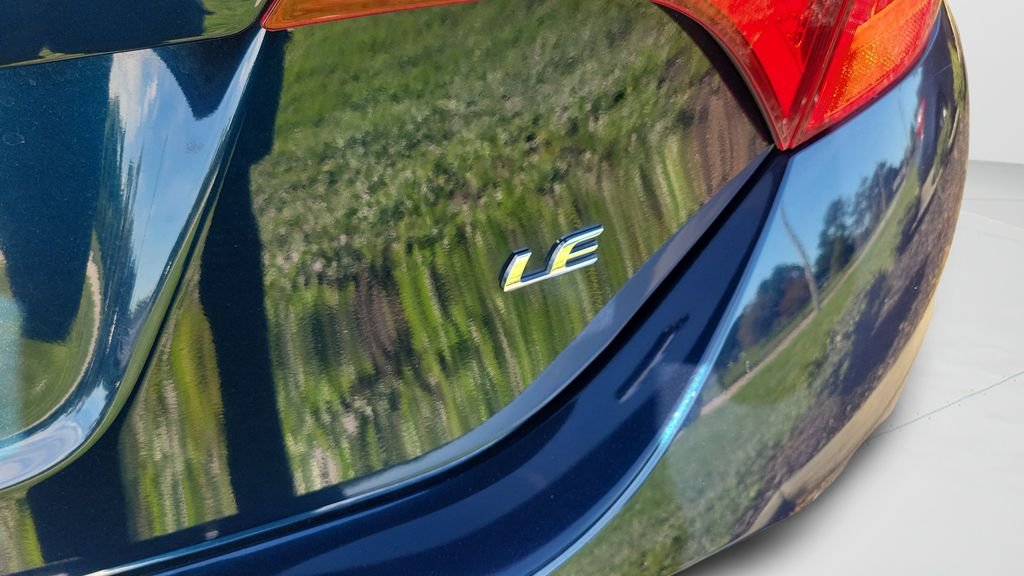 Used 2018 Blue Toyota LE image 11