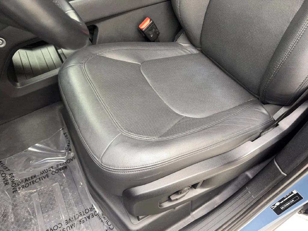 Used 2023 Blue Land Rover SE image 29