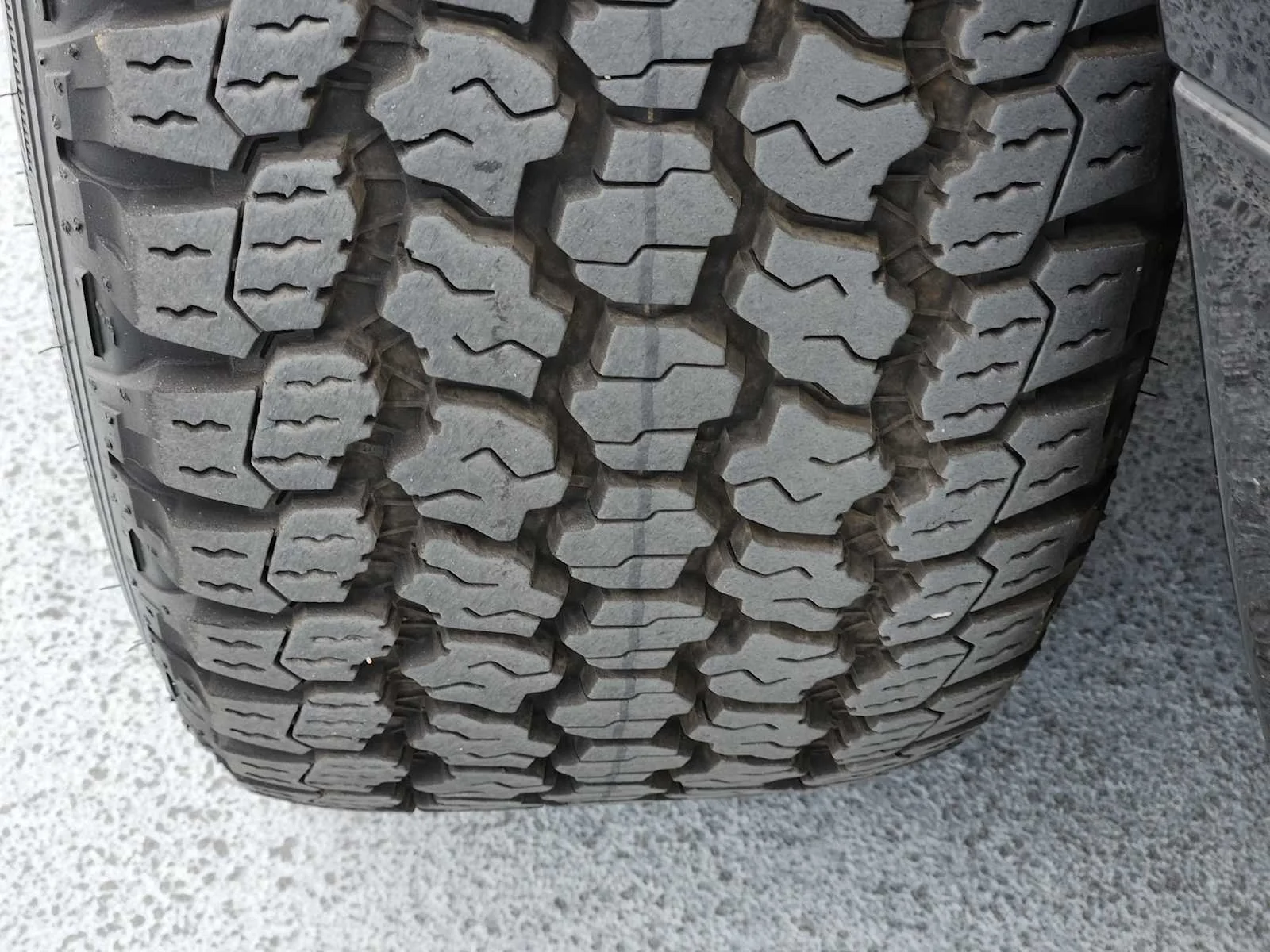 Certified Used 2025 Santorini Black Metallic Land Rover X-Dynamic SE image 11