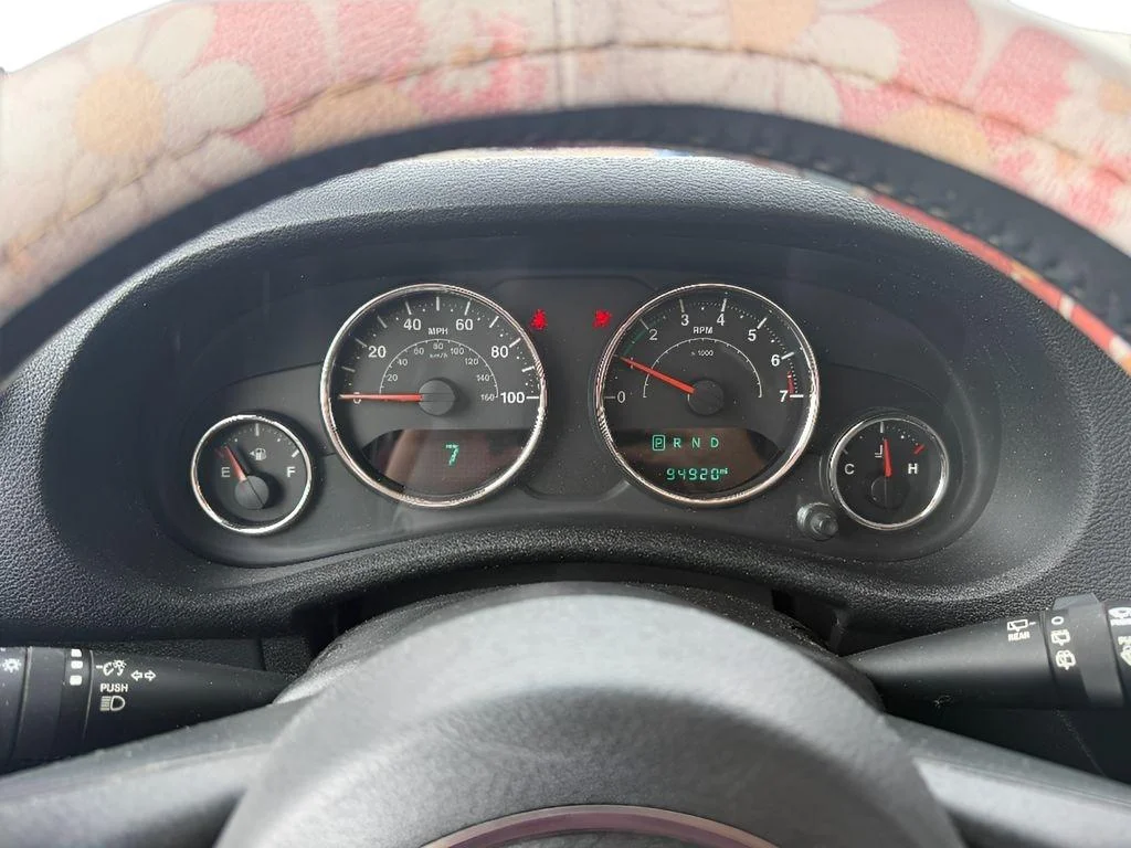 Used 2018 Bright White Clearcoat Jeep Sahara image 12