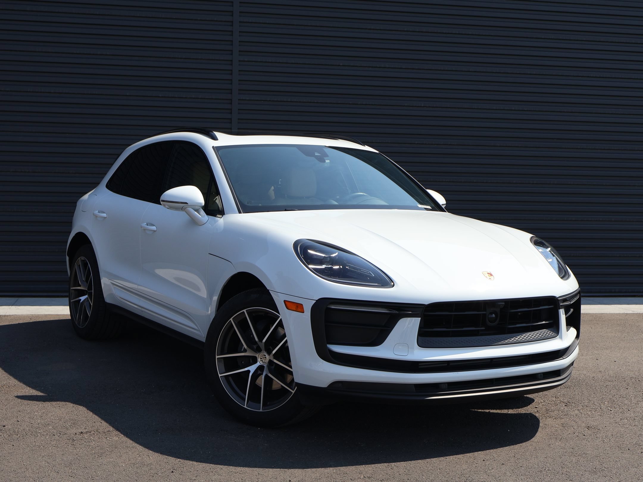 2026 Porsche Macan T - Photo 7