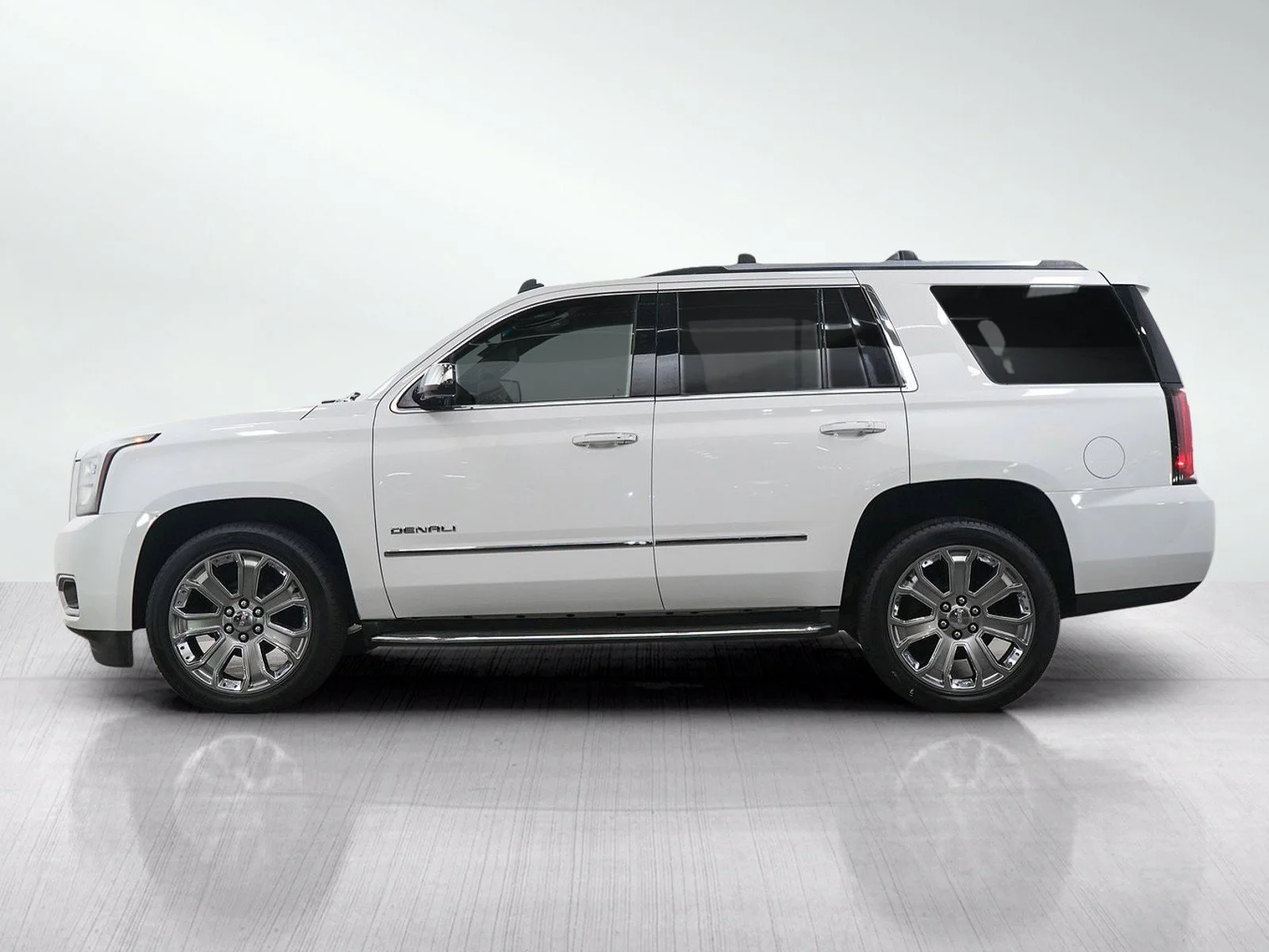 Used 2015 White GMC Denali image 2