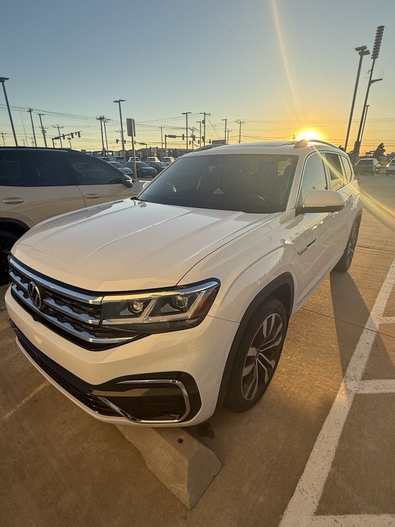 2022 Volkswagen Atlas V6 SEL Premium R-Line photo 2