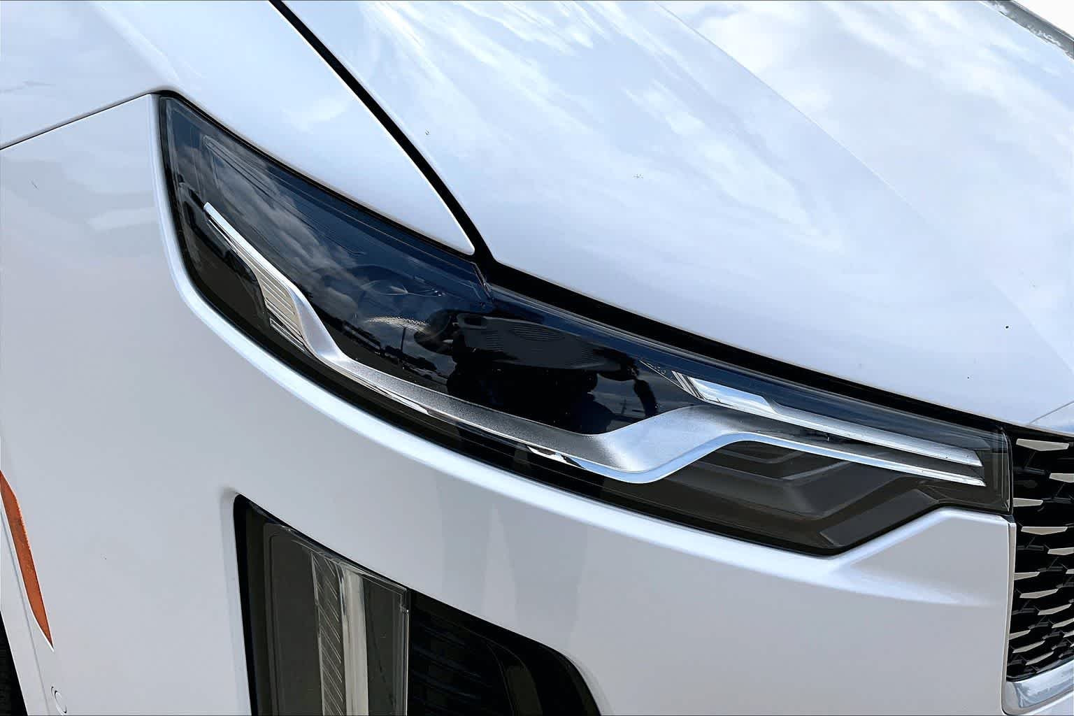 Used 2020 Crystal White Tricoat Cadillac FWD Premium Luxury image 24
