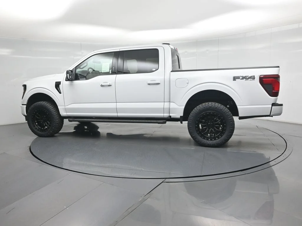 New 2026 Oxford White Ford XLT image 6