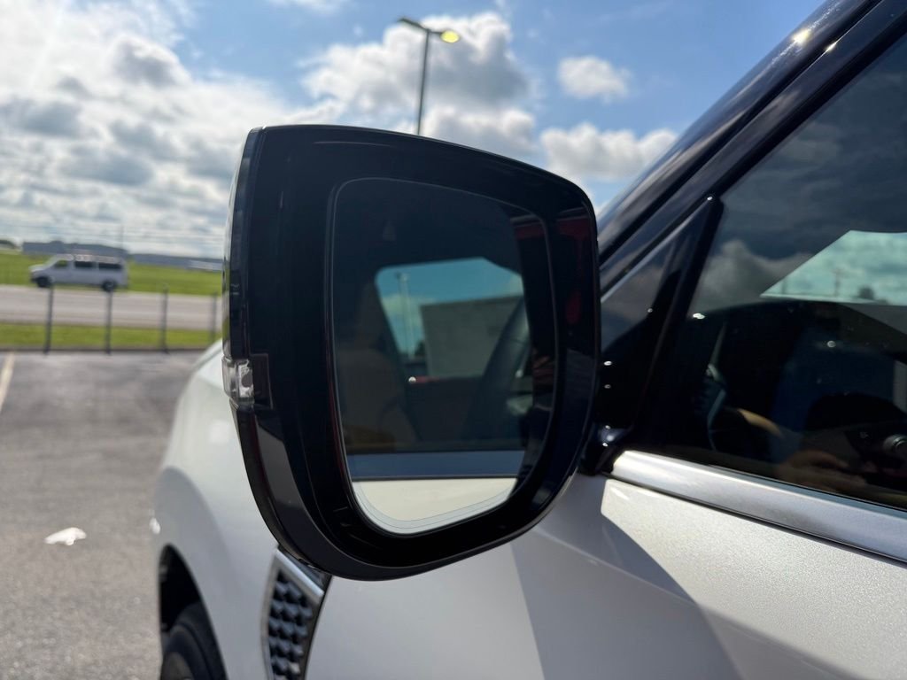 New 2026 Aspen White TriCoat Nissan SL image 9