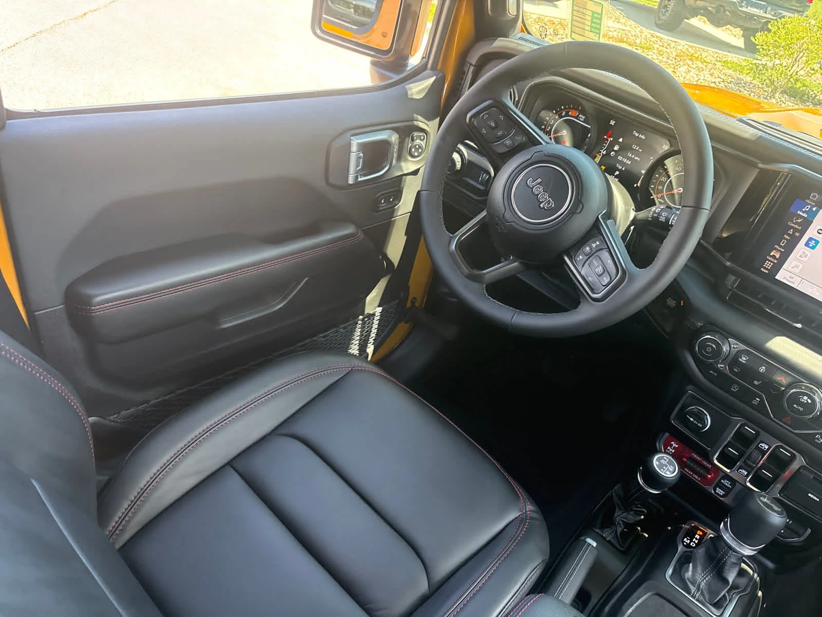 New 2026 Goldilocks Exterior Paint Jeep Rubicon X image 16