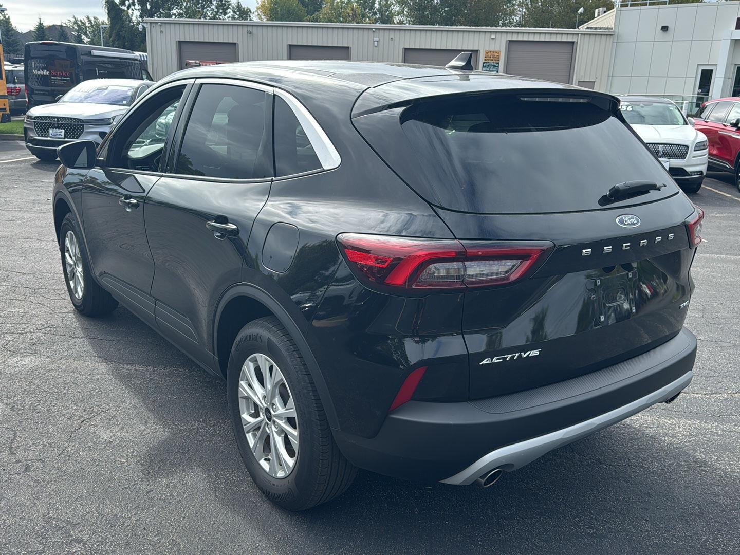 Used 2024 Agate Black Ford Active image 3