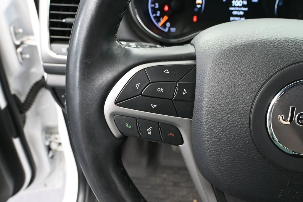 Used 2021 White Jeep Laredo X image 30
