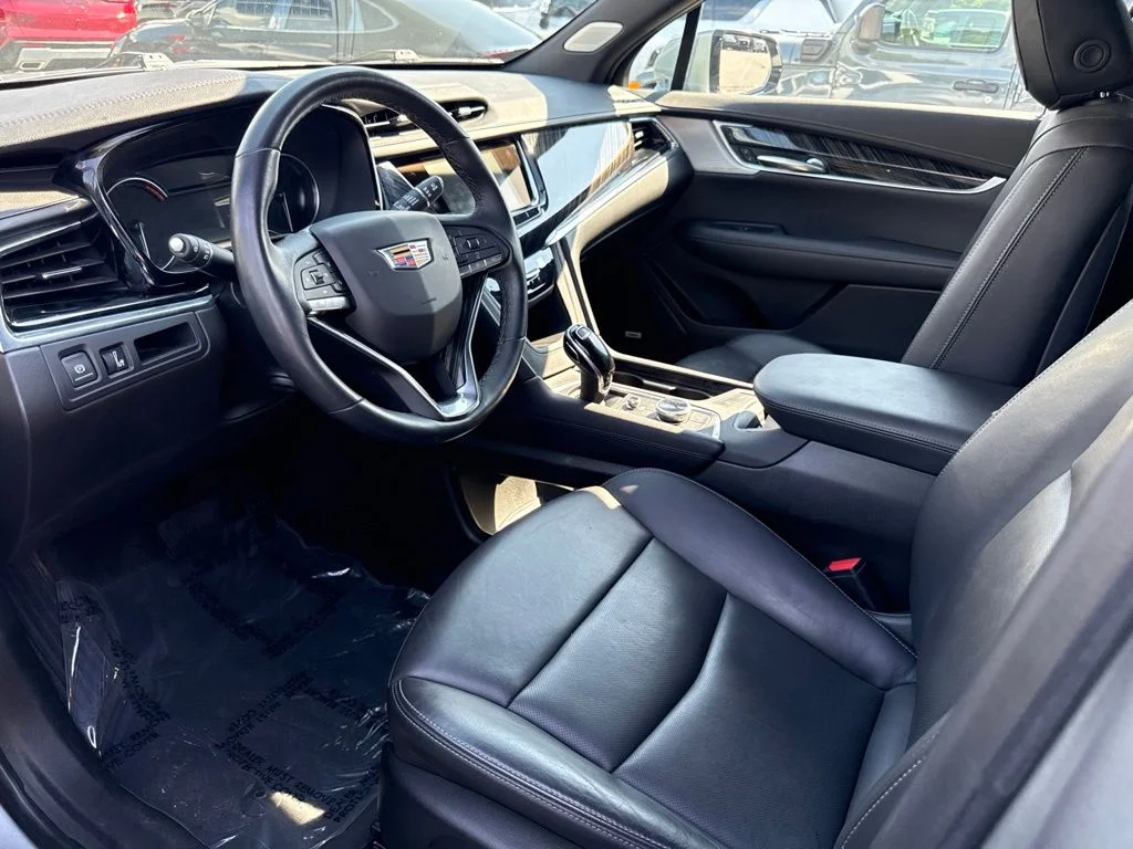 Used 2025 Silver Cadillac Premium Luxury image 4