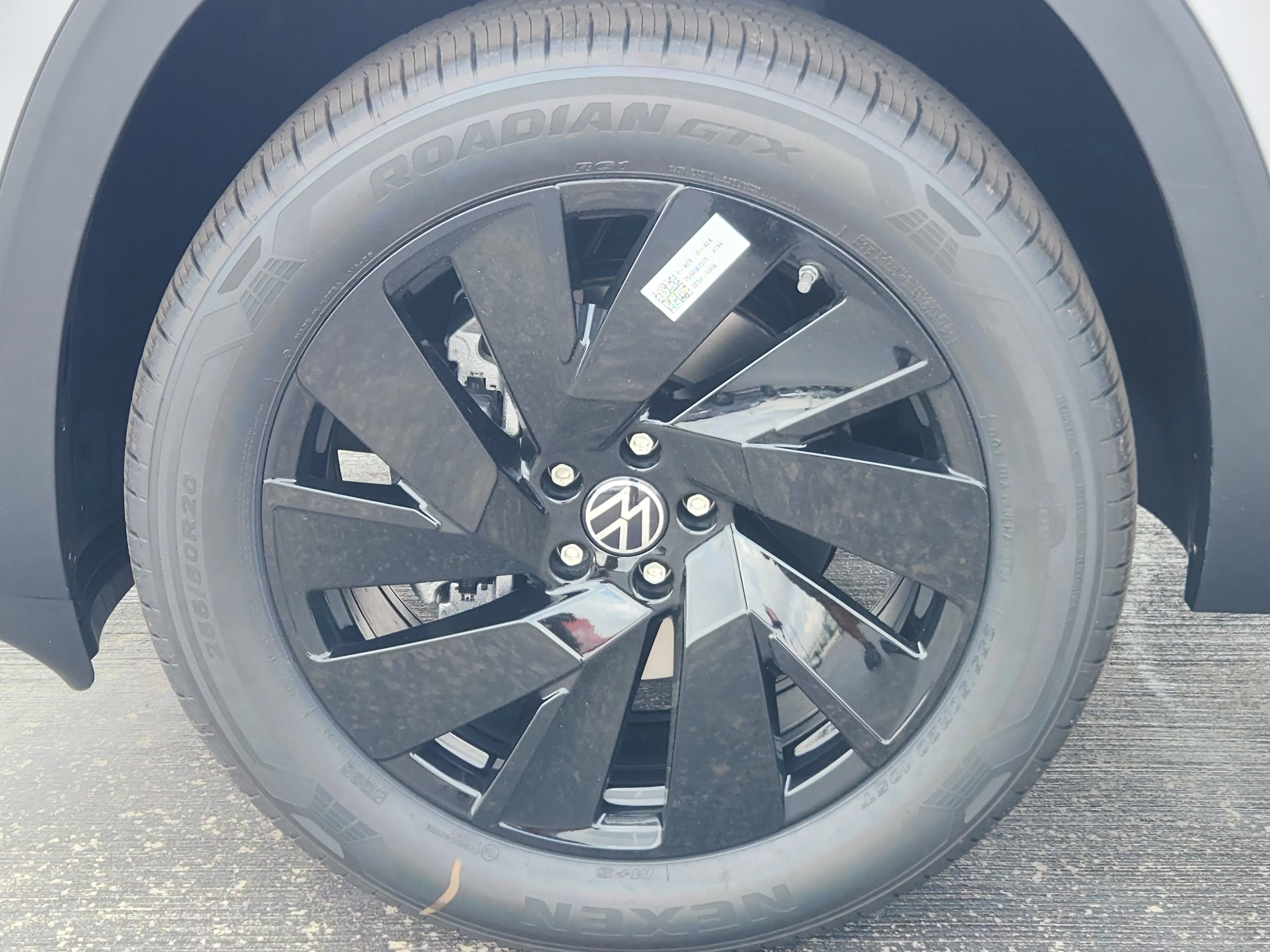 New 2026 Silver Volkswagen 2.0T SE w/Technology image 7