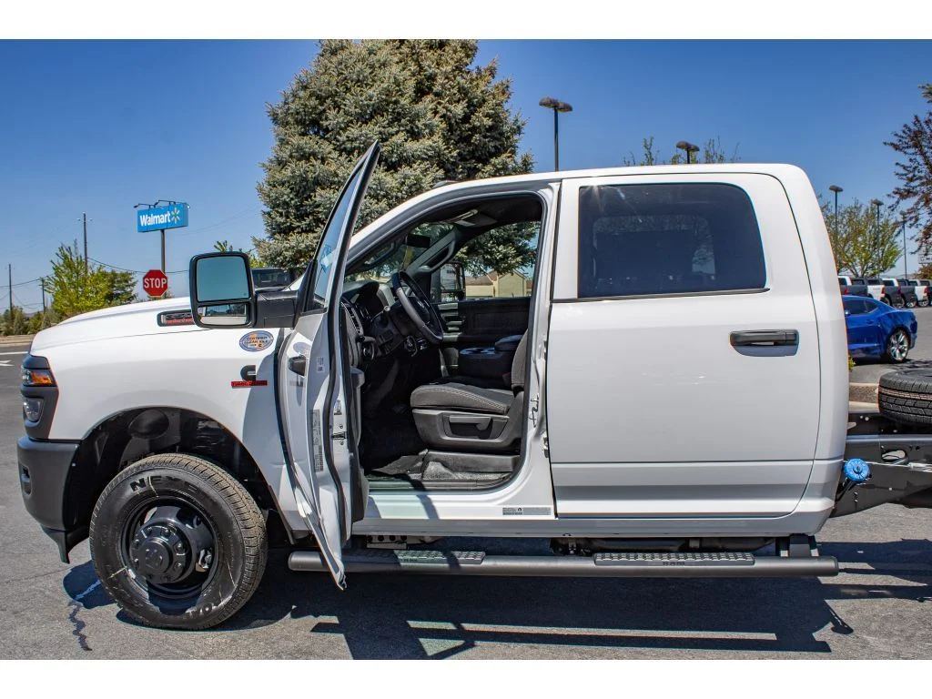New 2026 Bright White Clearcoat Ram Tradesman image 23
