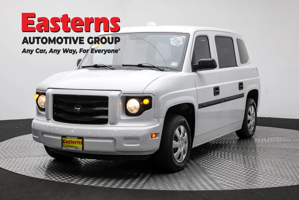 Used 2014 White VPG Taxi image 1