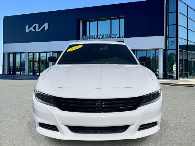 Used 2023 White Dodge SXT image 2