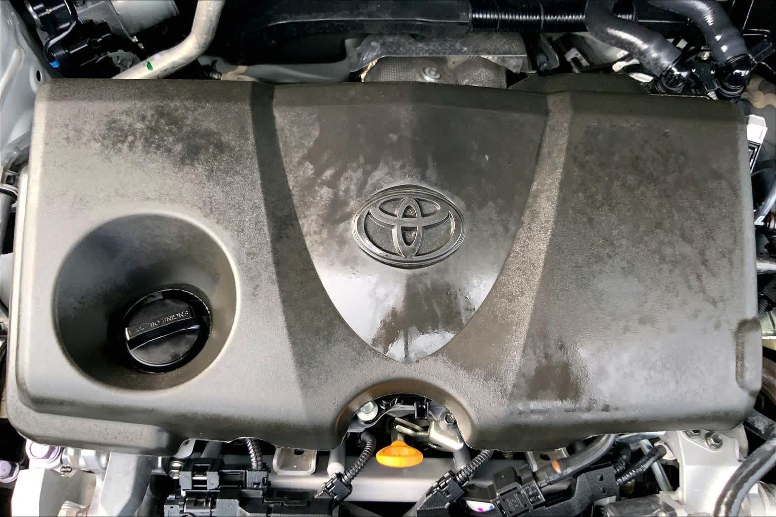 Used 2025 Wind Chill Pearl Toyota XLE Premium image 32