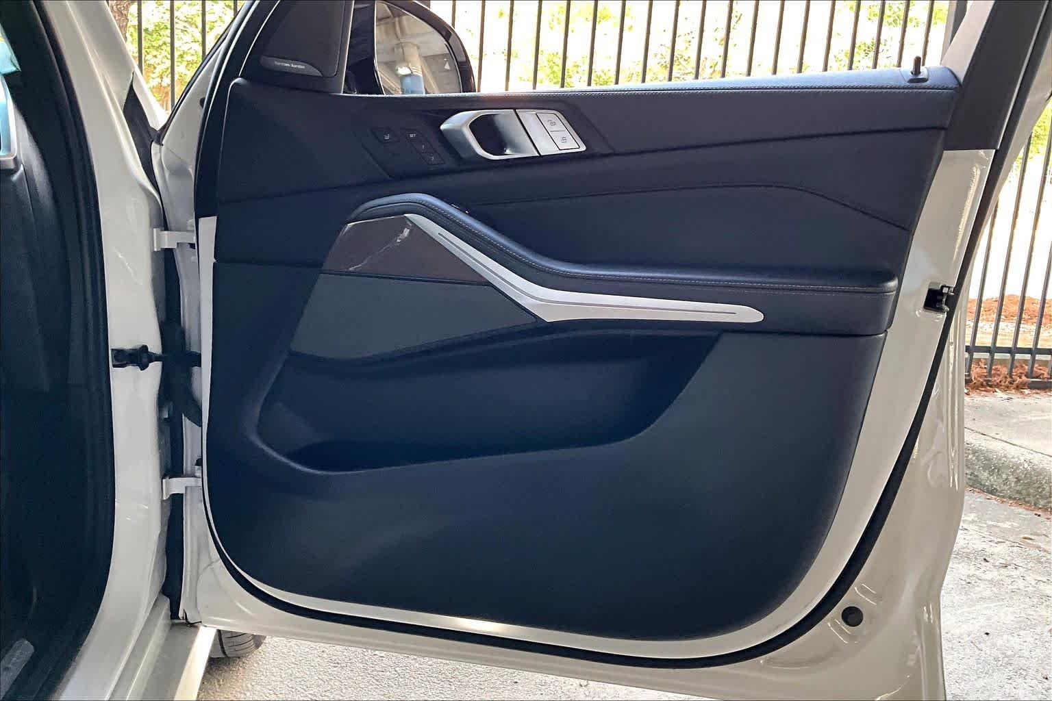 Used 2019 Mineral White Metallic BMW xDrive50i image 22