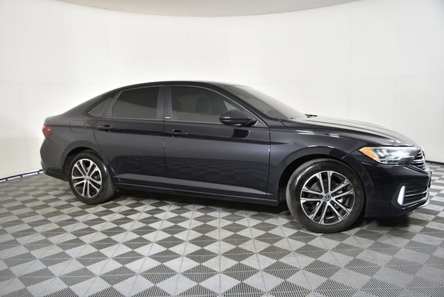 Used 2023  Volkswagen 1.5T Sport image 4