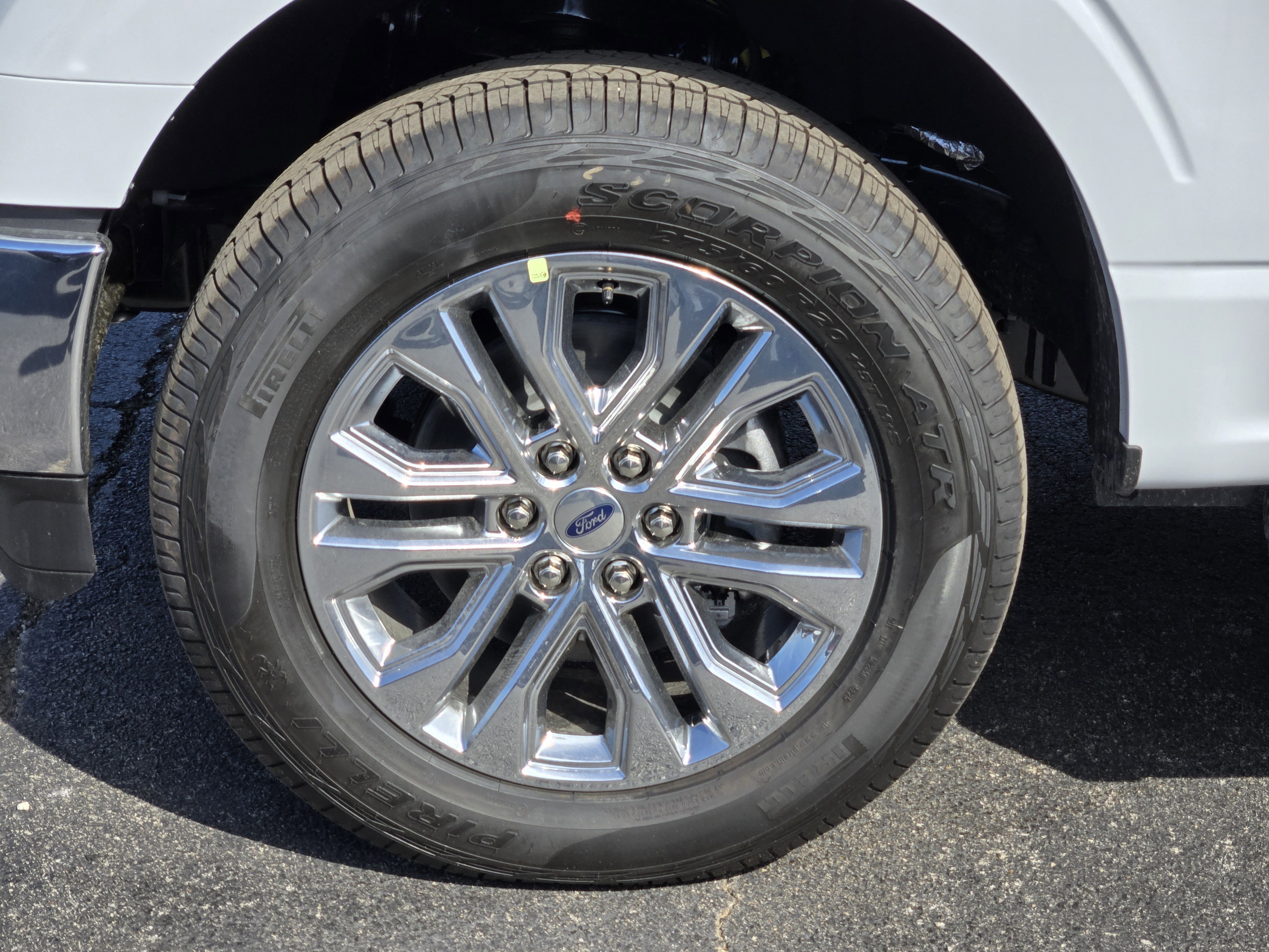 New 2026 Oxford White Ford XLT image 7