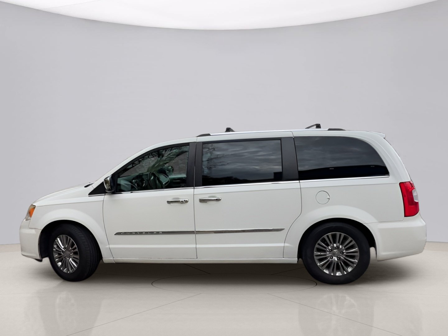 2011 Chrysler Town & Country Limited - Photo 5