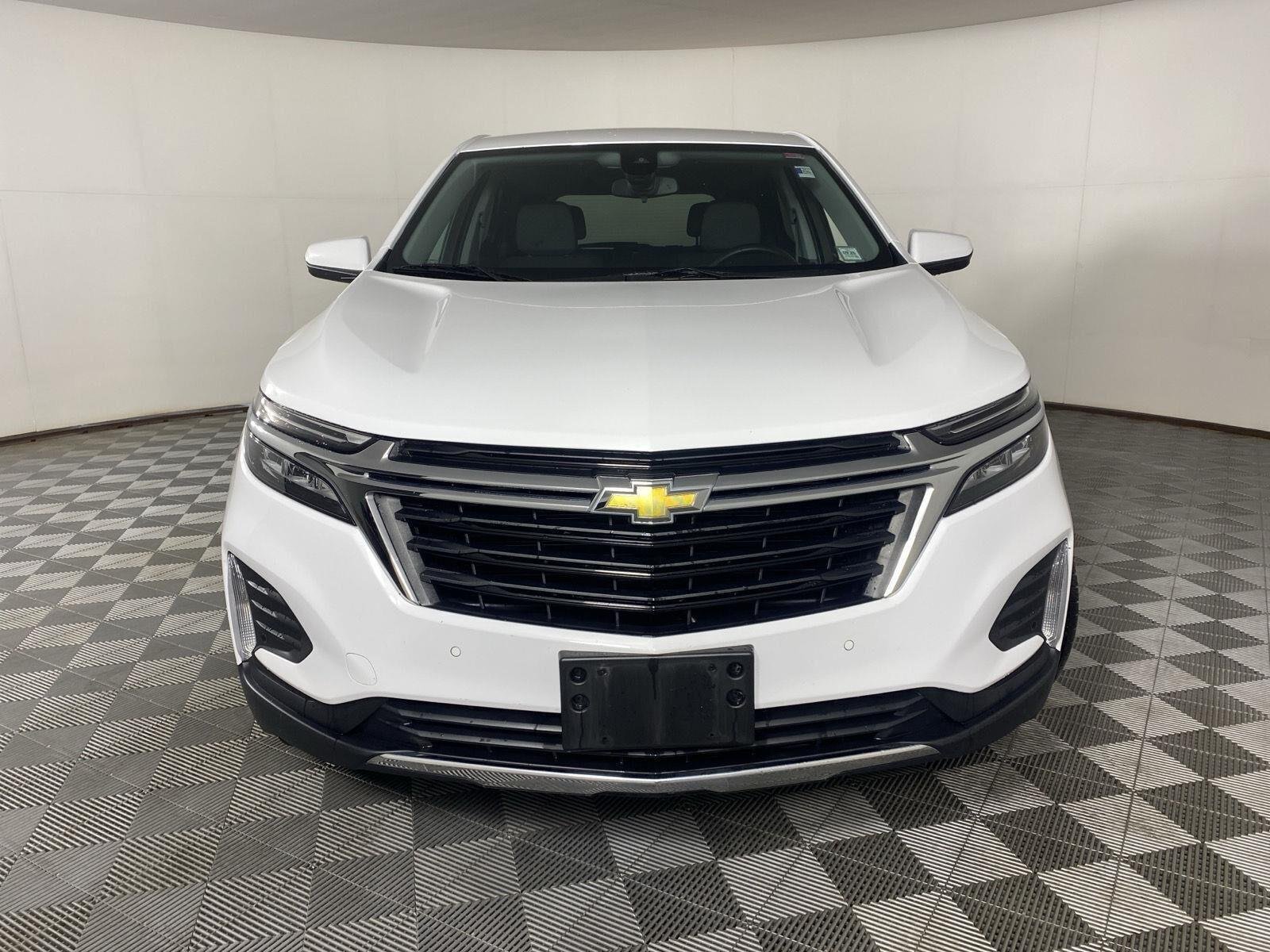 Used 2024 Summit White Chevrolet  image 2
