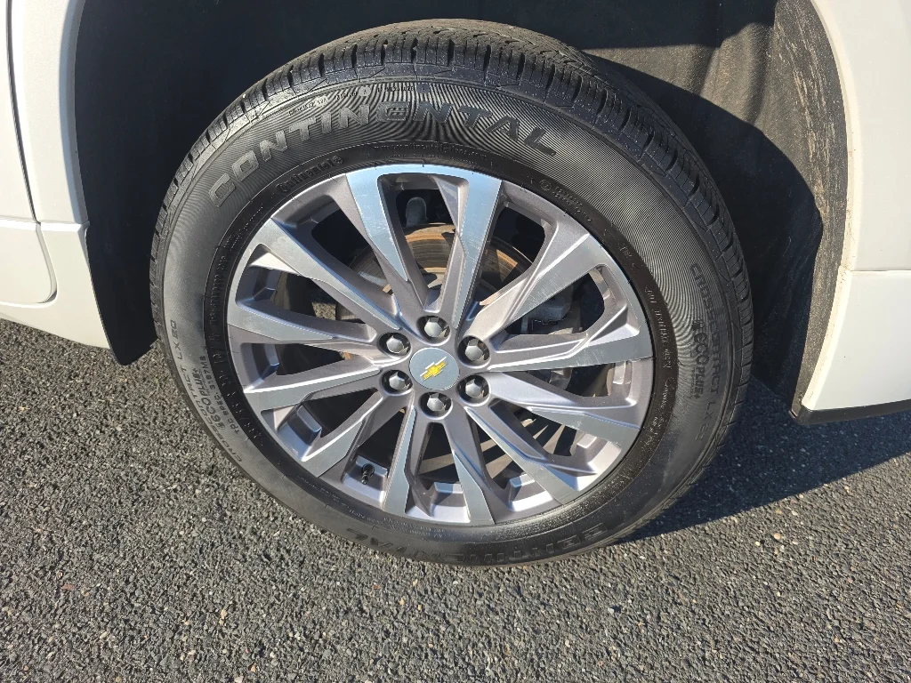 Used 2023 Iridescent Pearl Tricoat Chevrolet Premier image 6