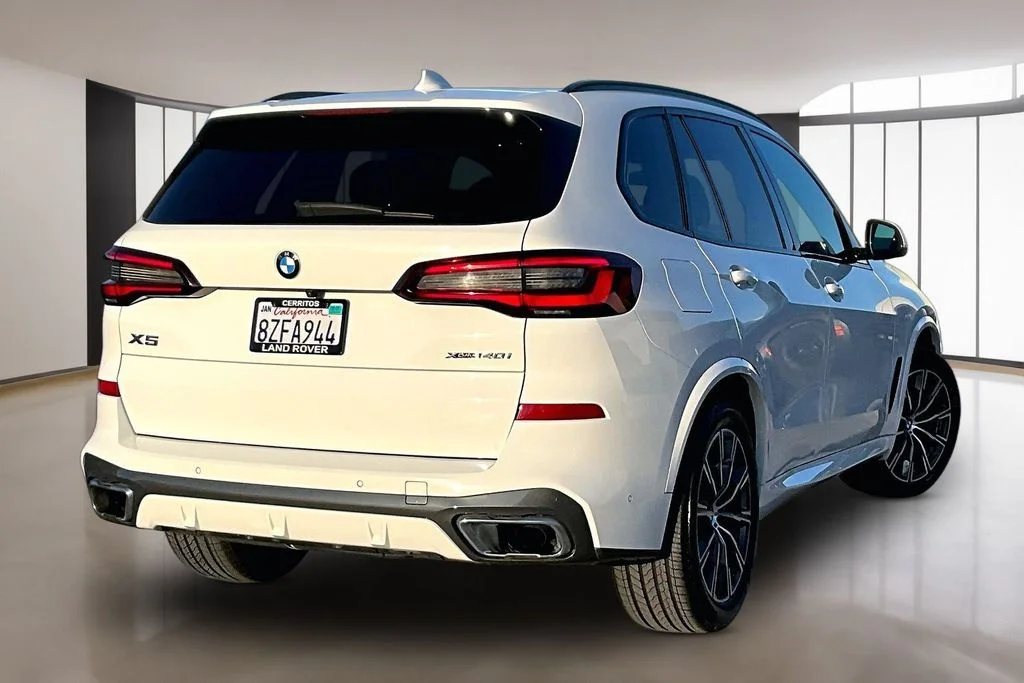 Used 2021 White BMW xDrive40i image 6