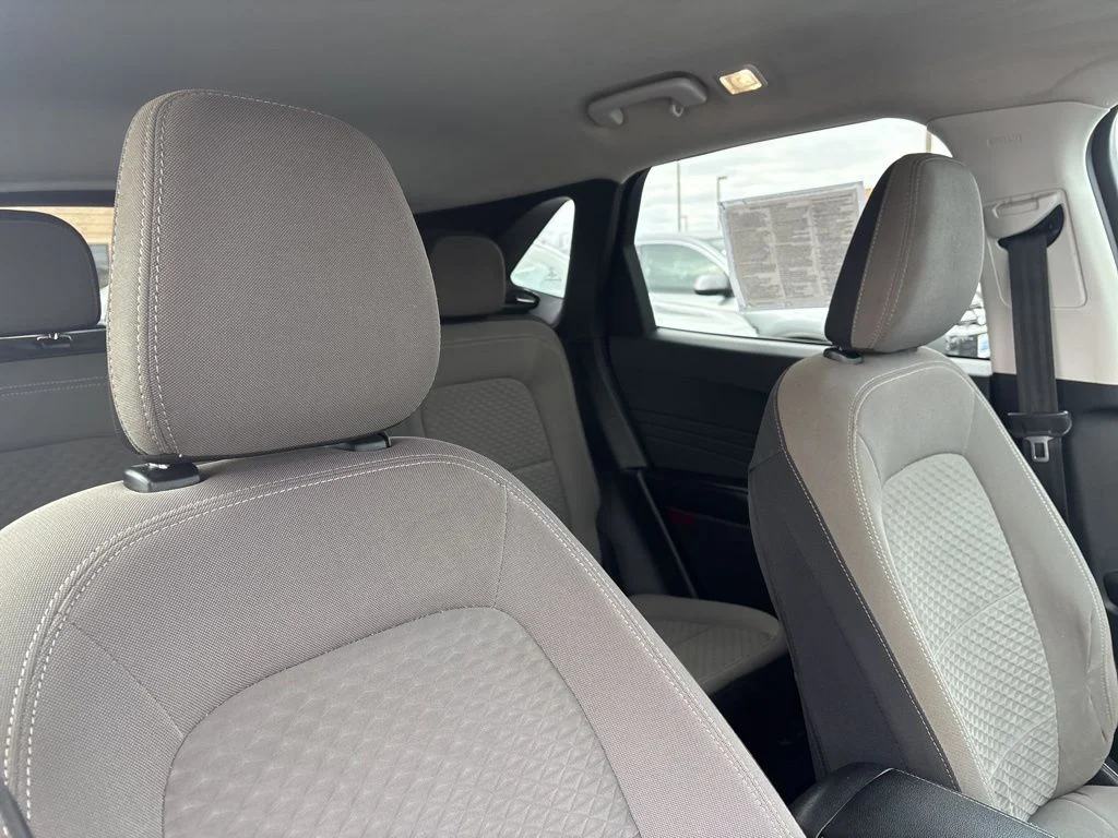 Used 2021 Star White Metallic Tri-Coat Ford SE image 34