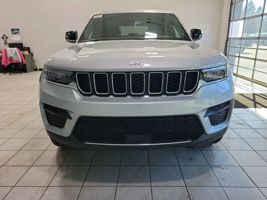 New 2026 Silver Zynith Jeep Laredo X image 3