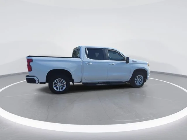 Used 2025 White Chevrolet RST image 9