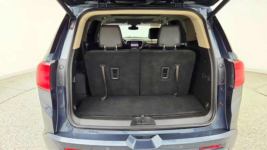 Used 2019 Dark Sky Metallic GMC AWD 4dr Denali w/ Technology Pkg & Dual Sunroof image 23
