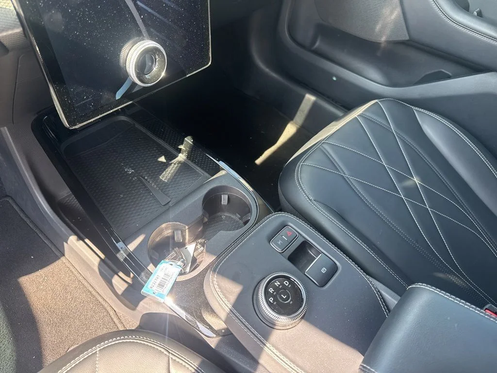 Used 2023 White Ford Select image 20