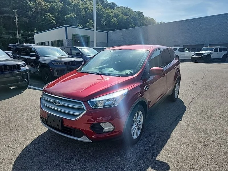 Used 2017 Red Ford SE image 3