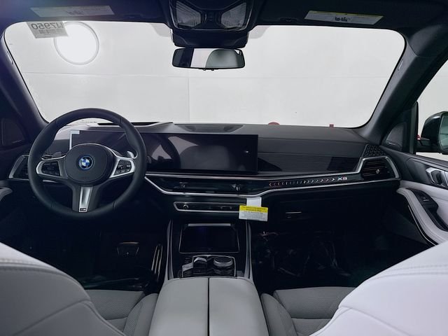 Used 2026 Carbon Black Metallic BMW xDrive50e image 23