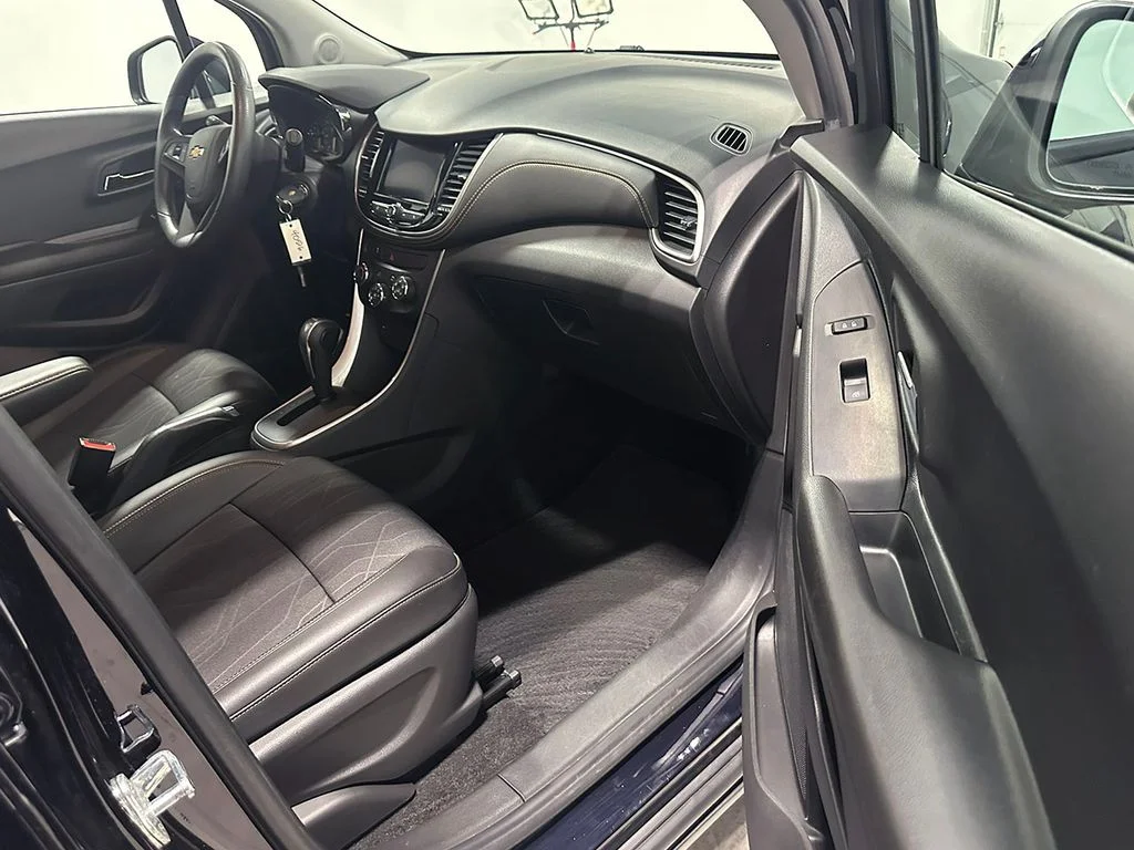Used 2021 Blue Chevrolet LT image 25
