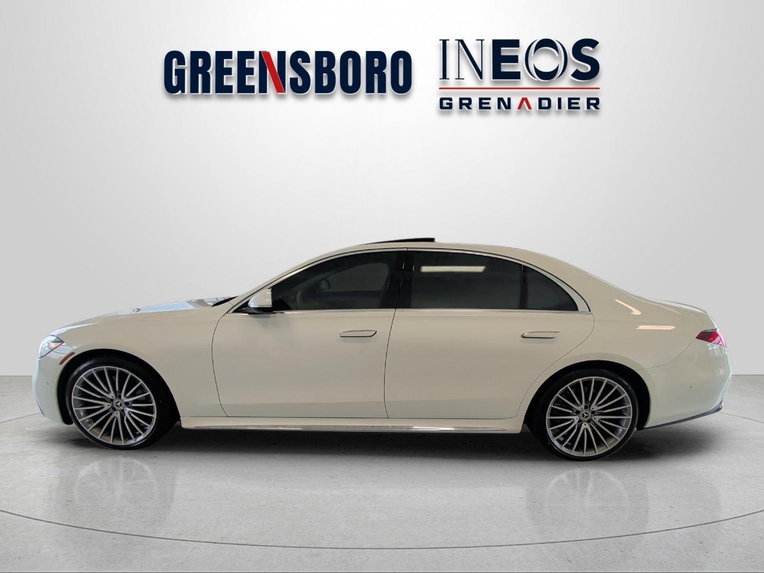 Used 2023 MANUFAKTUR Diamond White Mercedes-Benz S 580 image 2