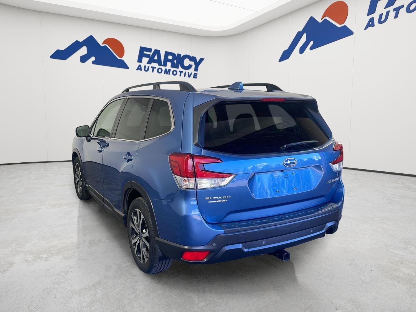 Used 2019 Horizon Blue Pearl Subaru Limited image 8