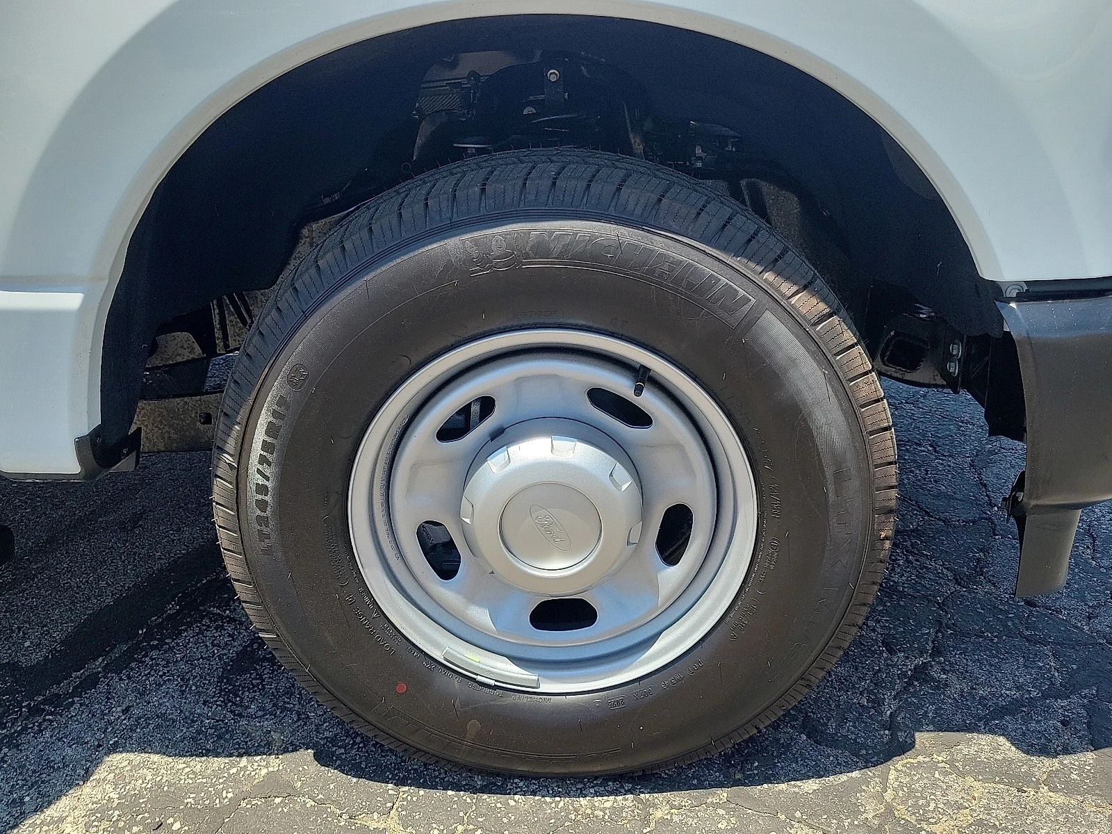 New 2025 Oxford White Ford F-250&reg; XL image 7