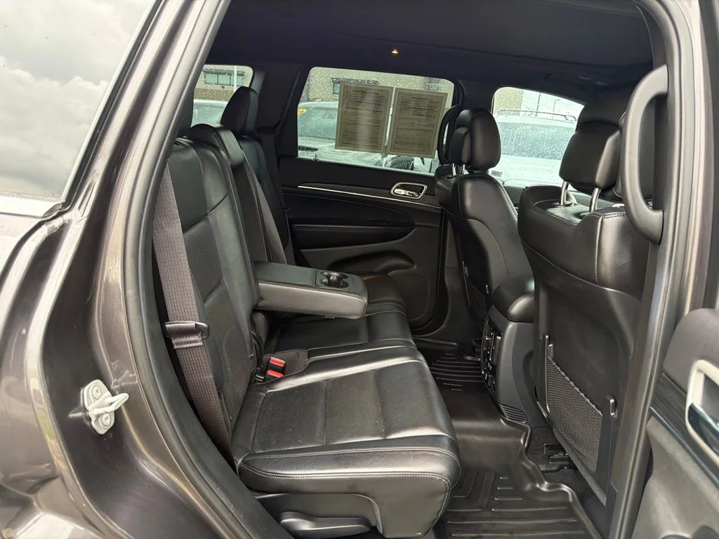 Used 2020 Gray Jeep Limited image 19