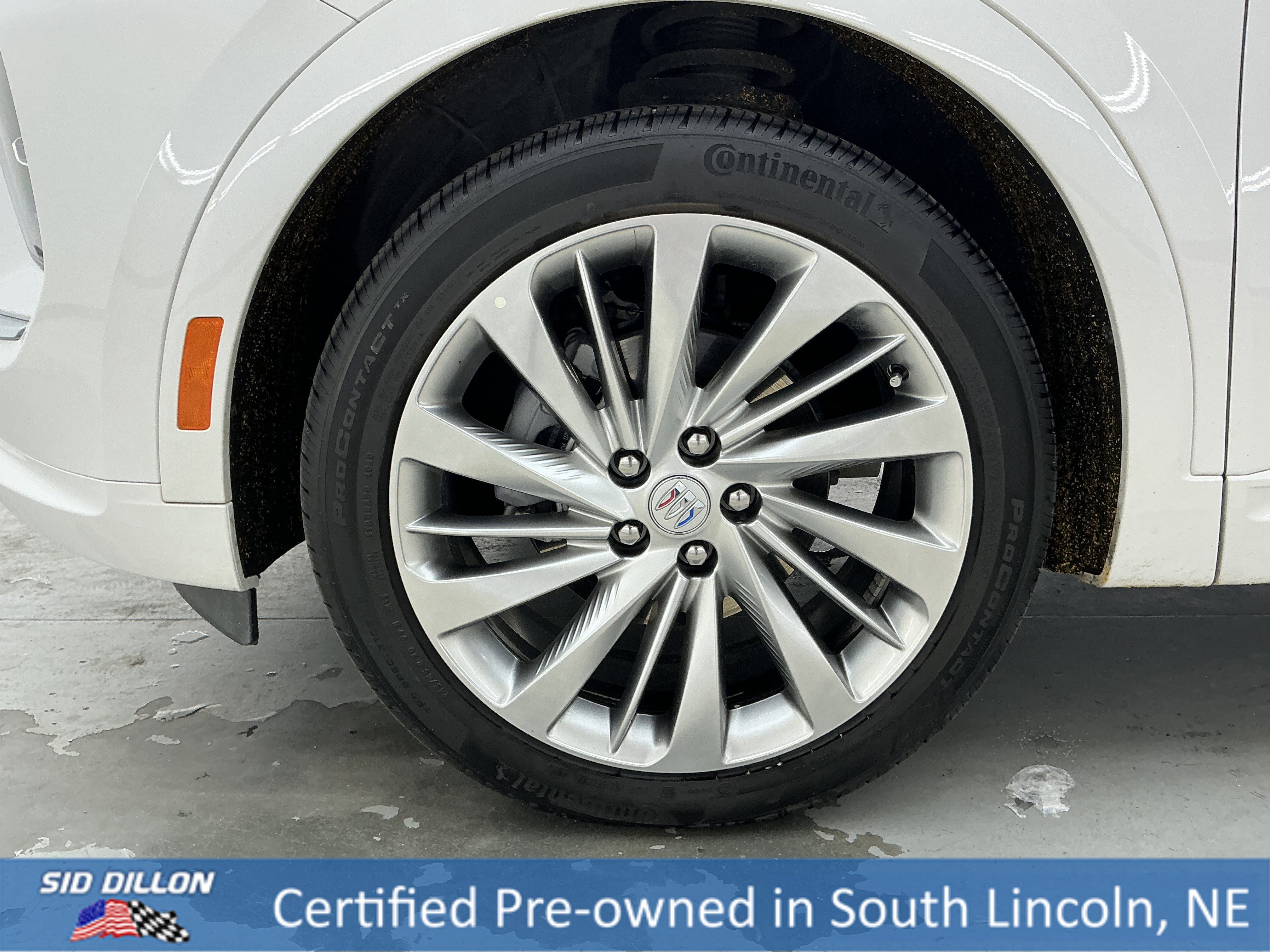 Certified Used 2025 White Frost Tricoat Buick Avenir image 18