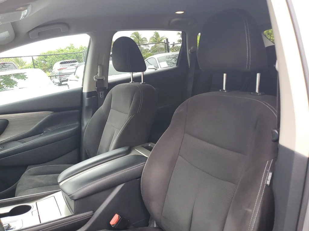 Used 2017 Silver Nissan SV image 21