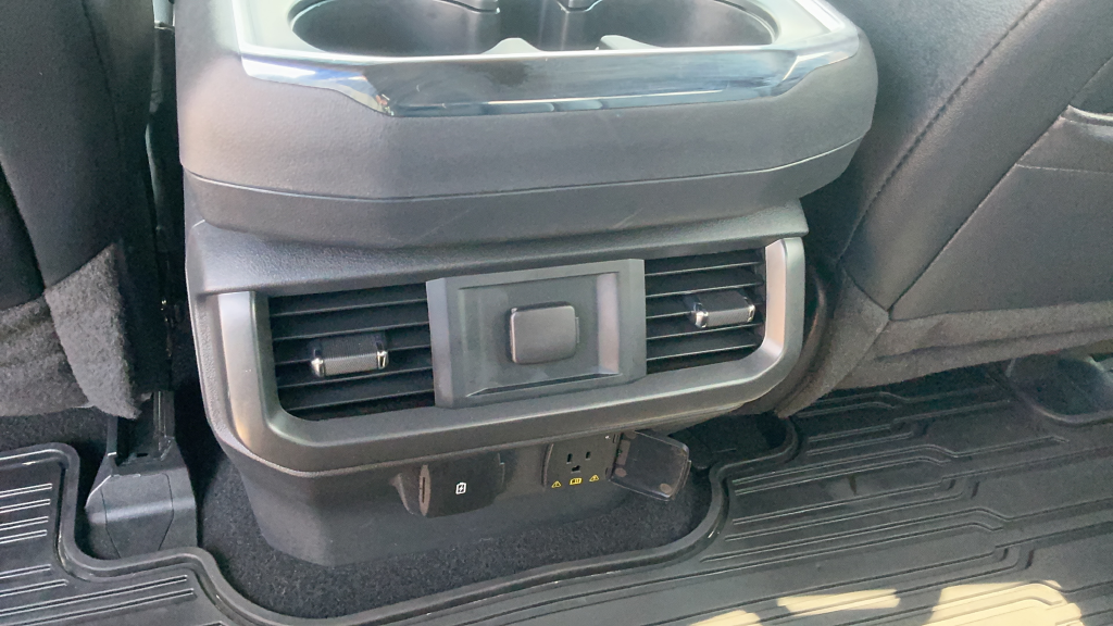 Used 2024 Gray Ford Lariat image 10