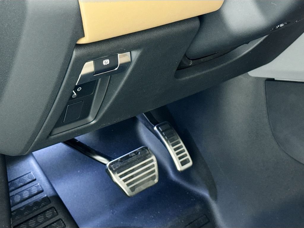 New 2026 Carpathian Grey Land Rover V8 image 10