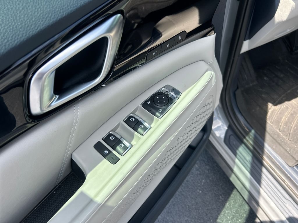 Used 2025 White Kia SX Prestige image 11
