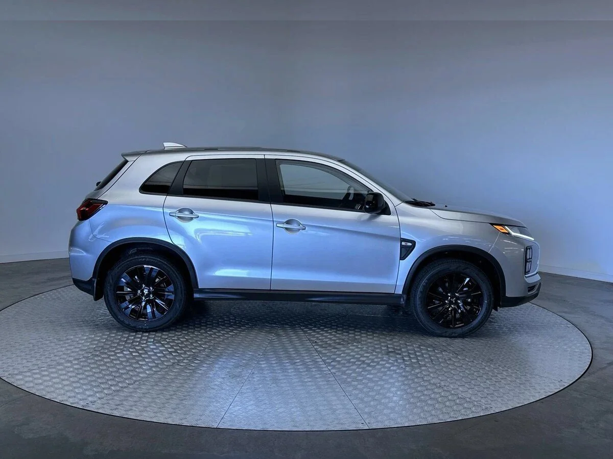 New 2026 Alloy Silver Metallic Mitsubishi LE image 10